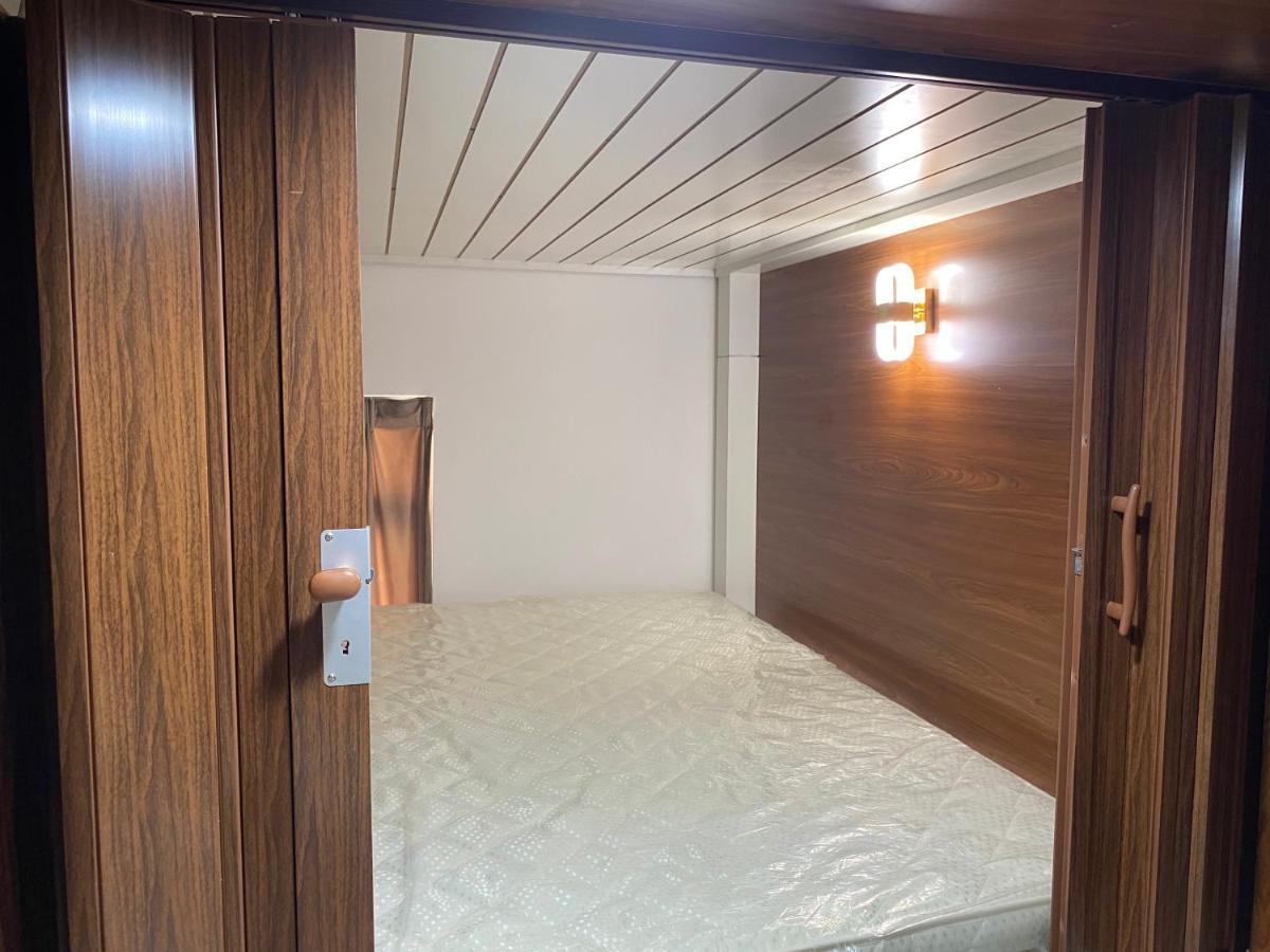 Yoi Pod Hostel - Deira ドバイ エクステリア 写真